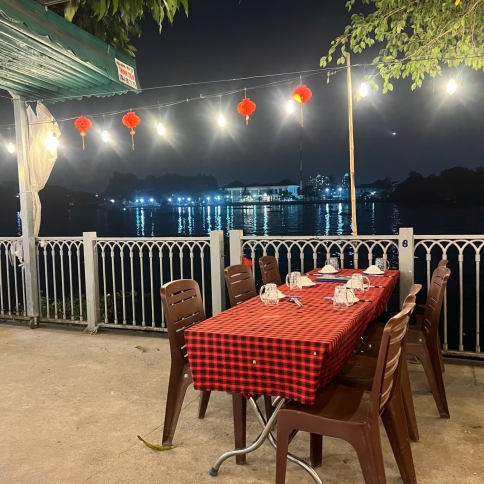 Đặt tiệc tất niên